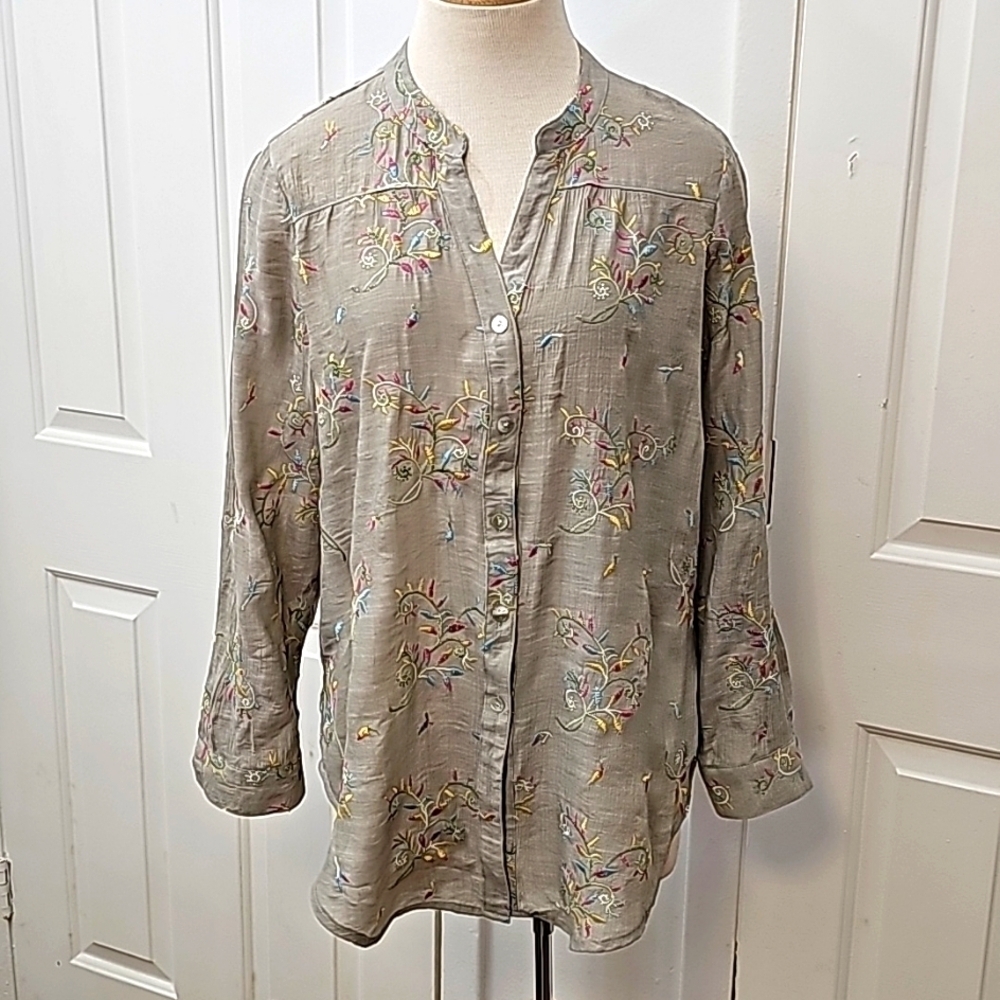 Fig and Flower Gray/Green Embroidered Button-Down Shirt